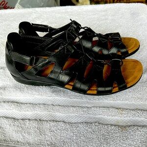 Earth Origins Gladiator Style sandals. Black 9.5M